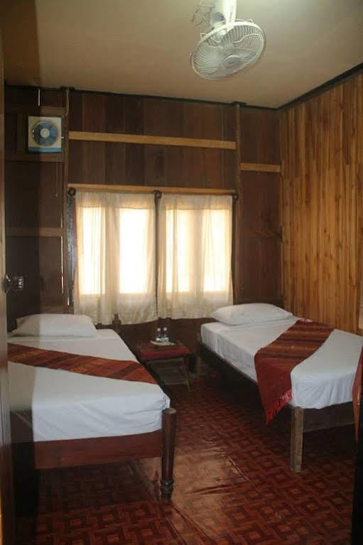 Lpq Backpackers Hostel Λουάνγκ Πραμπάνγκ Εξωτερικό φωτογραφία